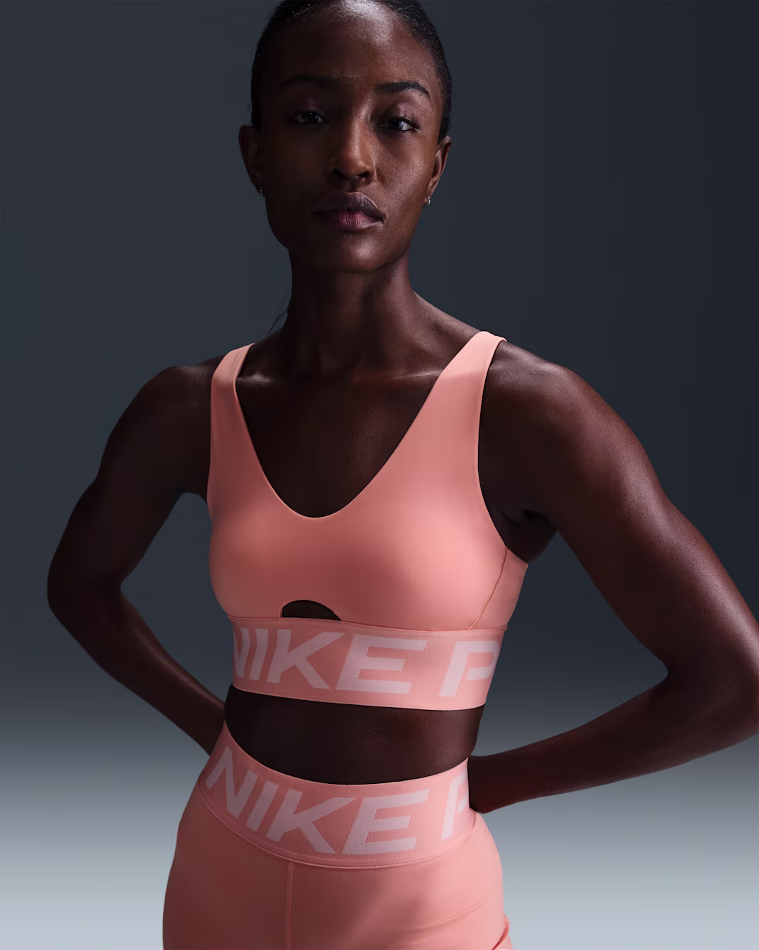 Nike Pro Indy Plunge